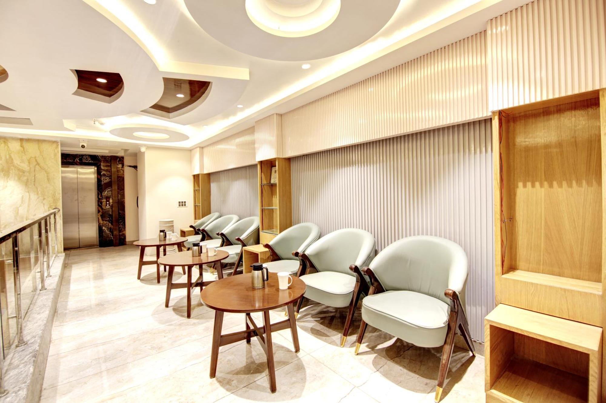 Hotel Krishna Plaza 'New Delhi' - By M S Hospitality Buitenkant foto