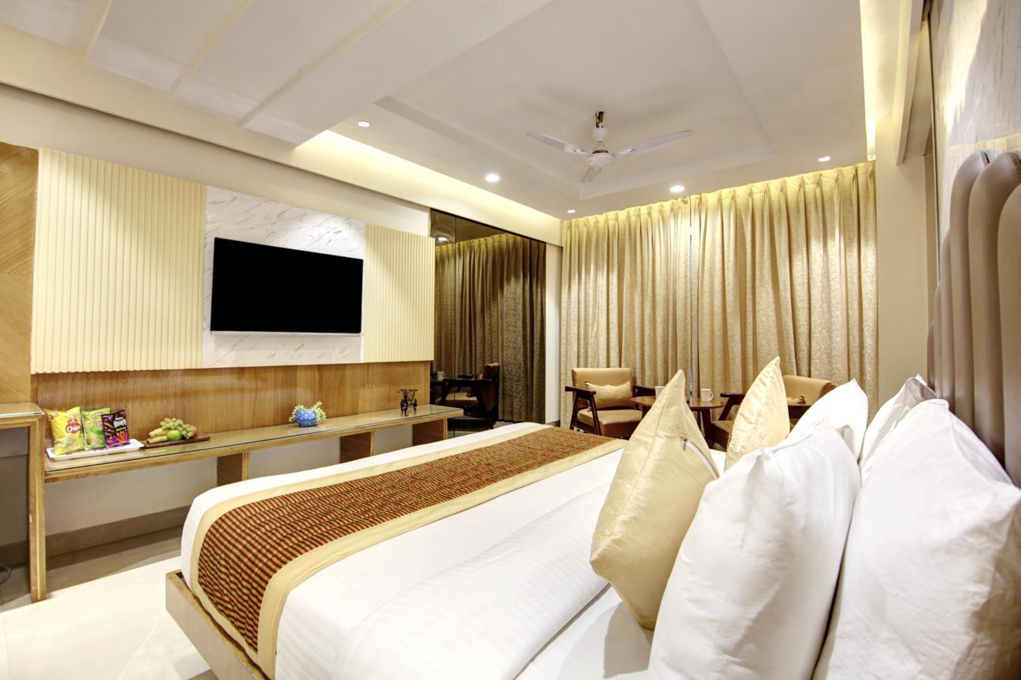 Hotel Krishna Plaza 'New Delhi' - By M S Hospitality Buitenkant foto