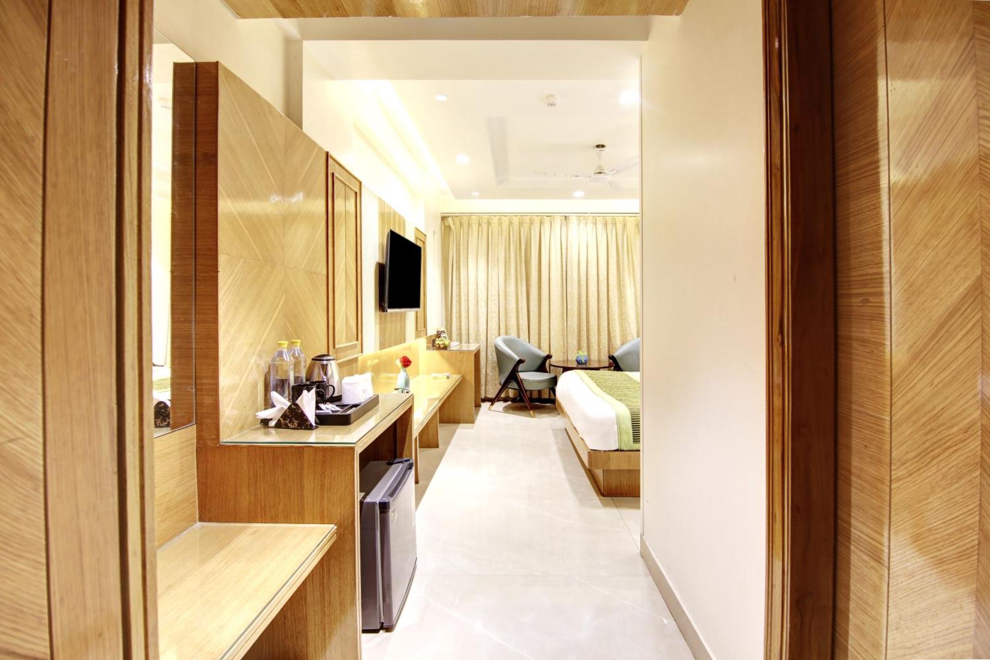 Hotel Krishna Plaza 'New Delhi' - By M S Hospitality Buitenkant foto