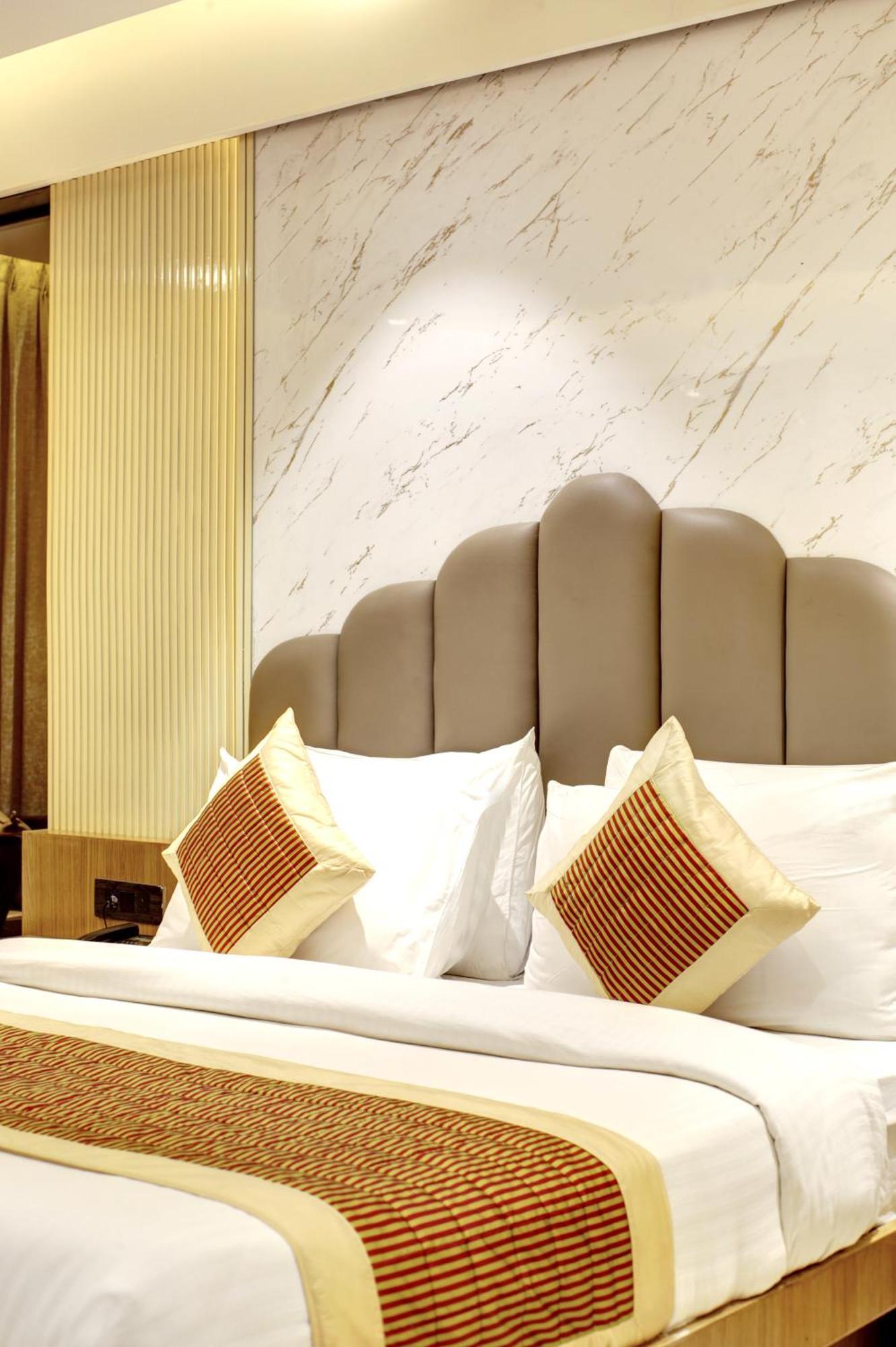 Hotel Krishna Plaza 'New Delhi' - By M S Hospitality Buitenkant foto