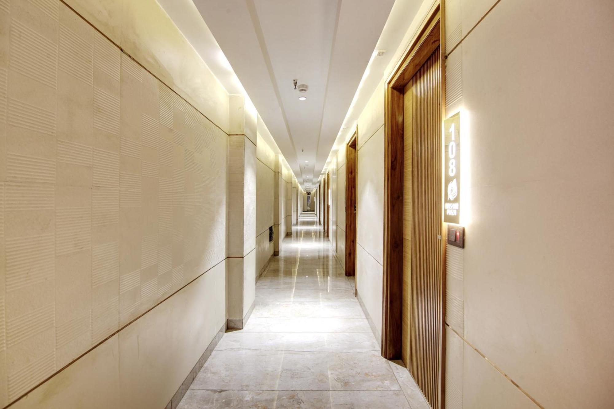 Hotel Krishna Plaza 'New Delhi' - By M S Hospitality Buitenkant foto
