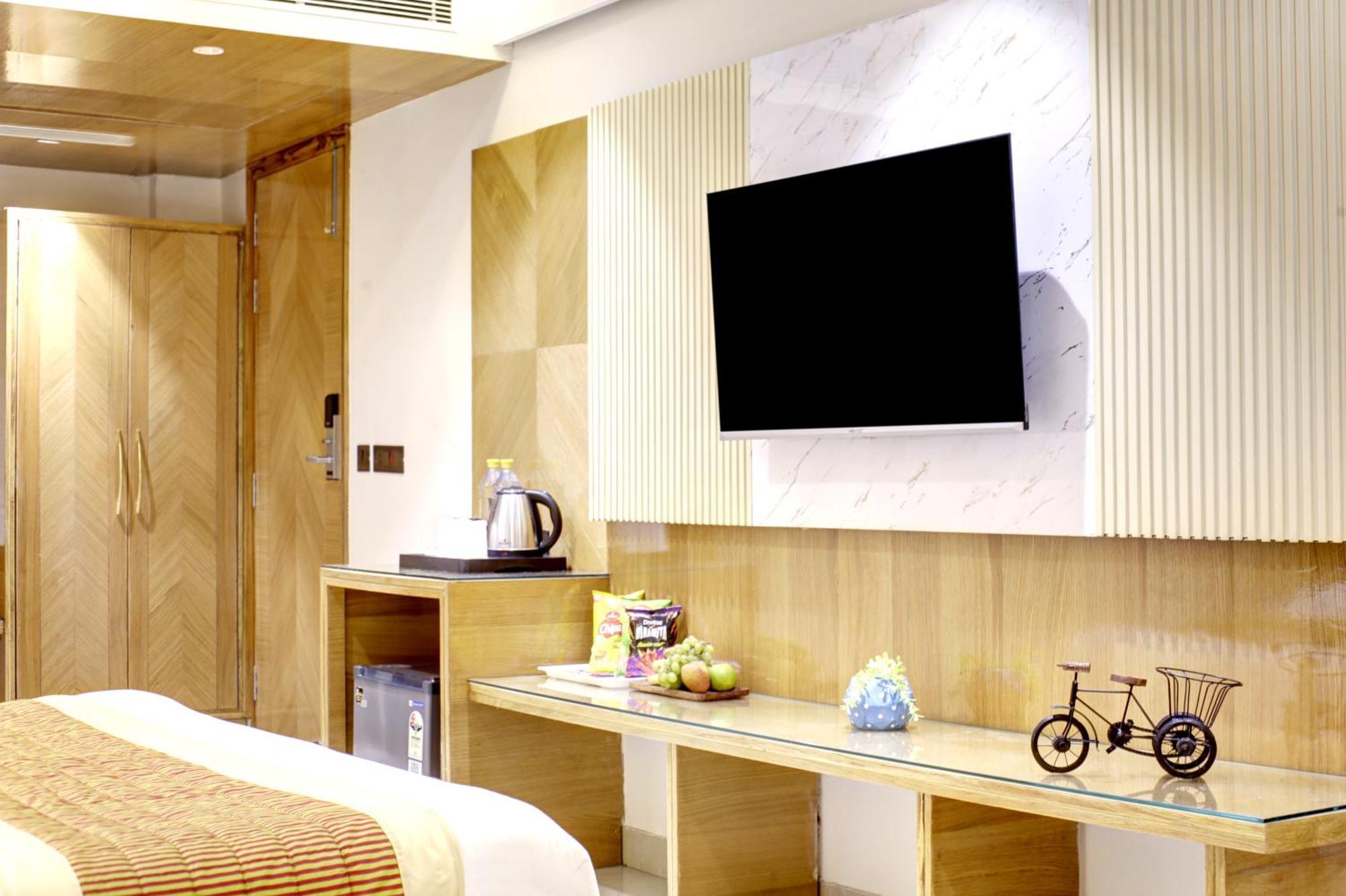 Hotel Krishna Plaza 'New Delhi' - By M S Hospitality Buitenkant foto