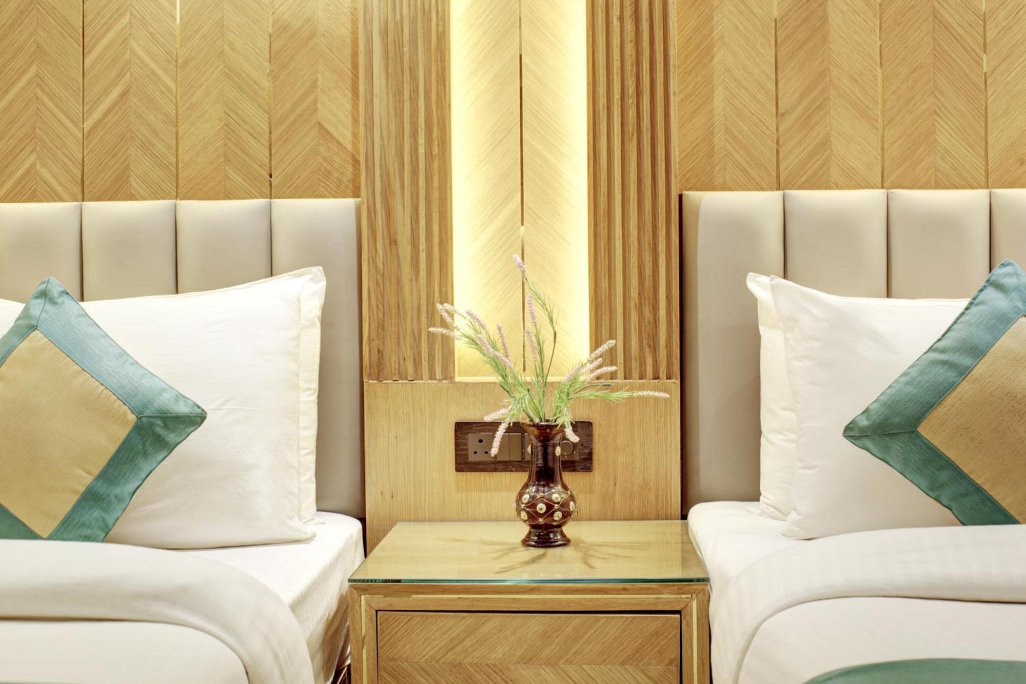 Hotel Krishna Plaza 'New Delhi' - By M S Hospitality Buitenkant foto