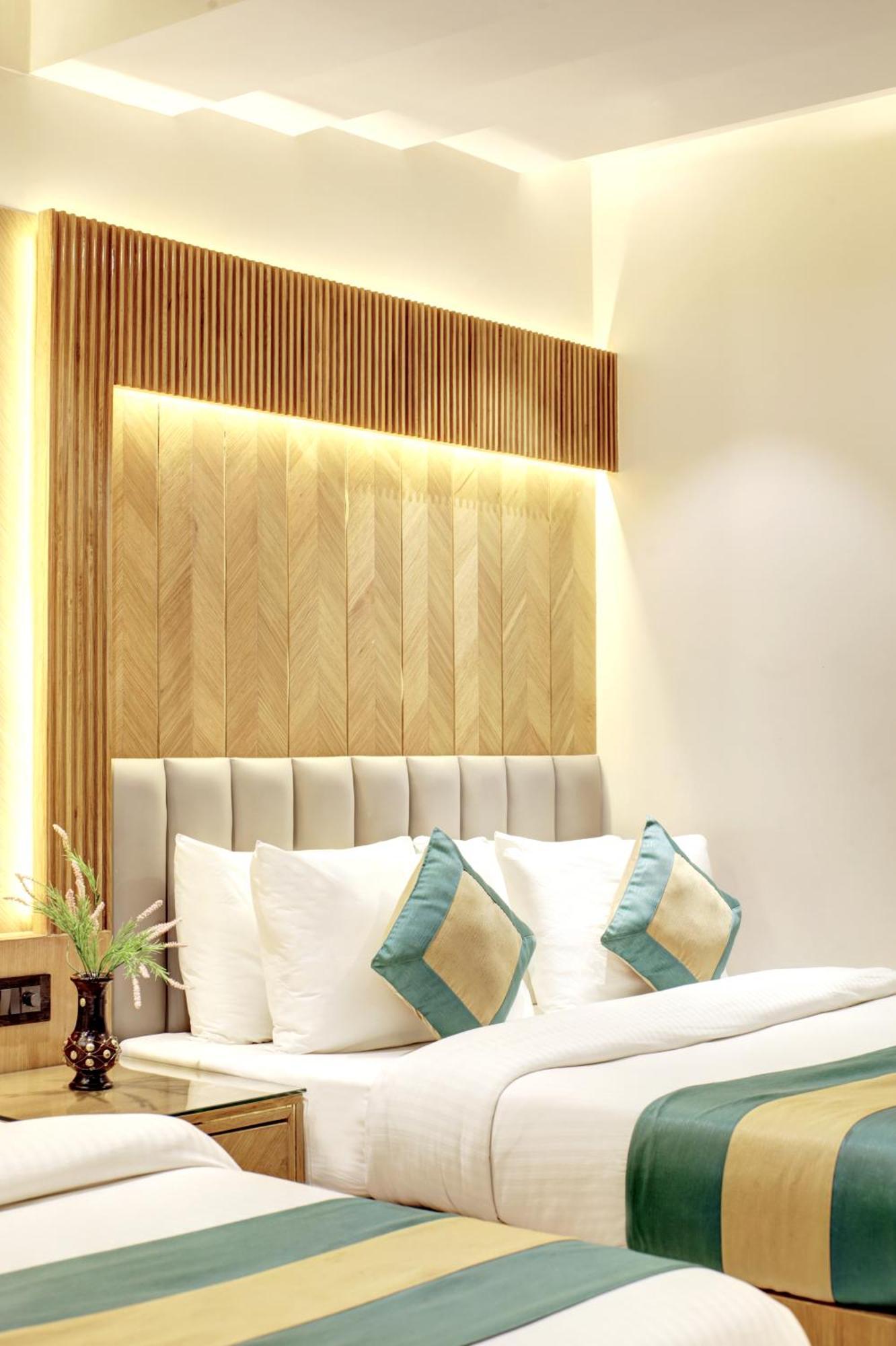 Hotel Krishna Plaza 'New Delhi' - By M S Hospitality Buitenkant foto