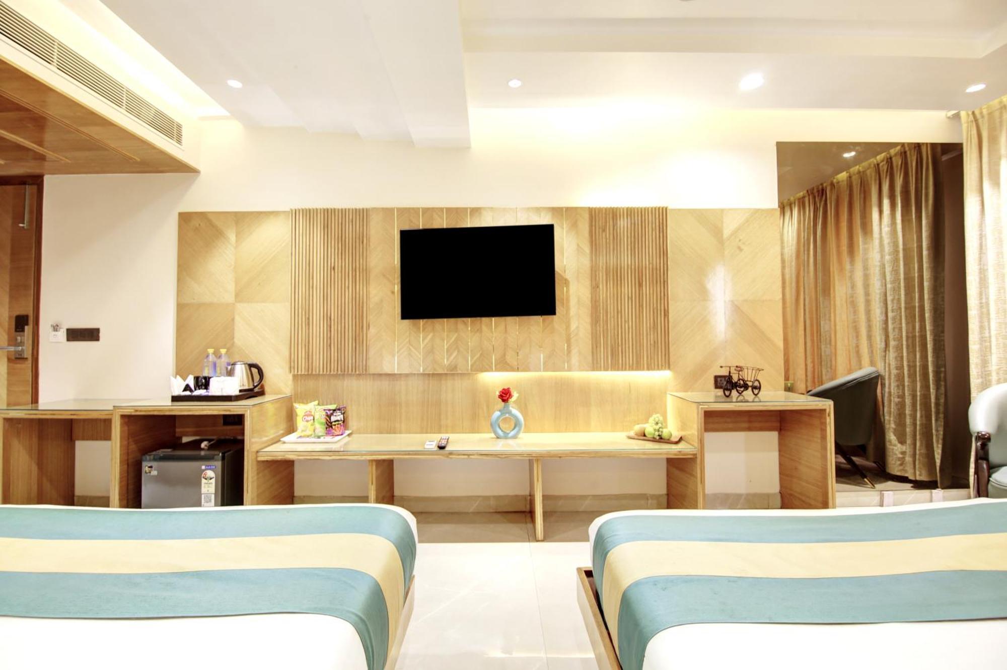Hotel Krishna Plaza 'New Delhi' - By M S Hospitality Buitenkant foto