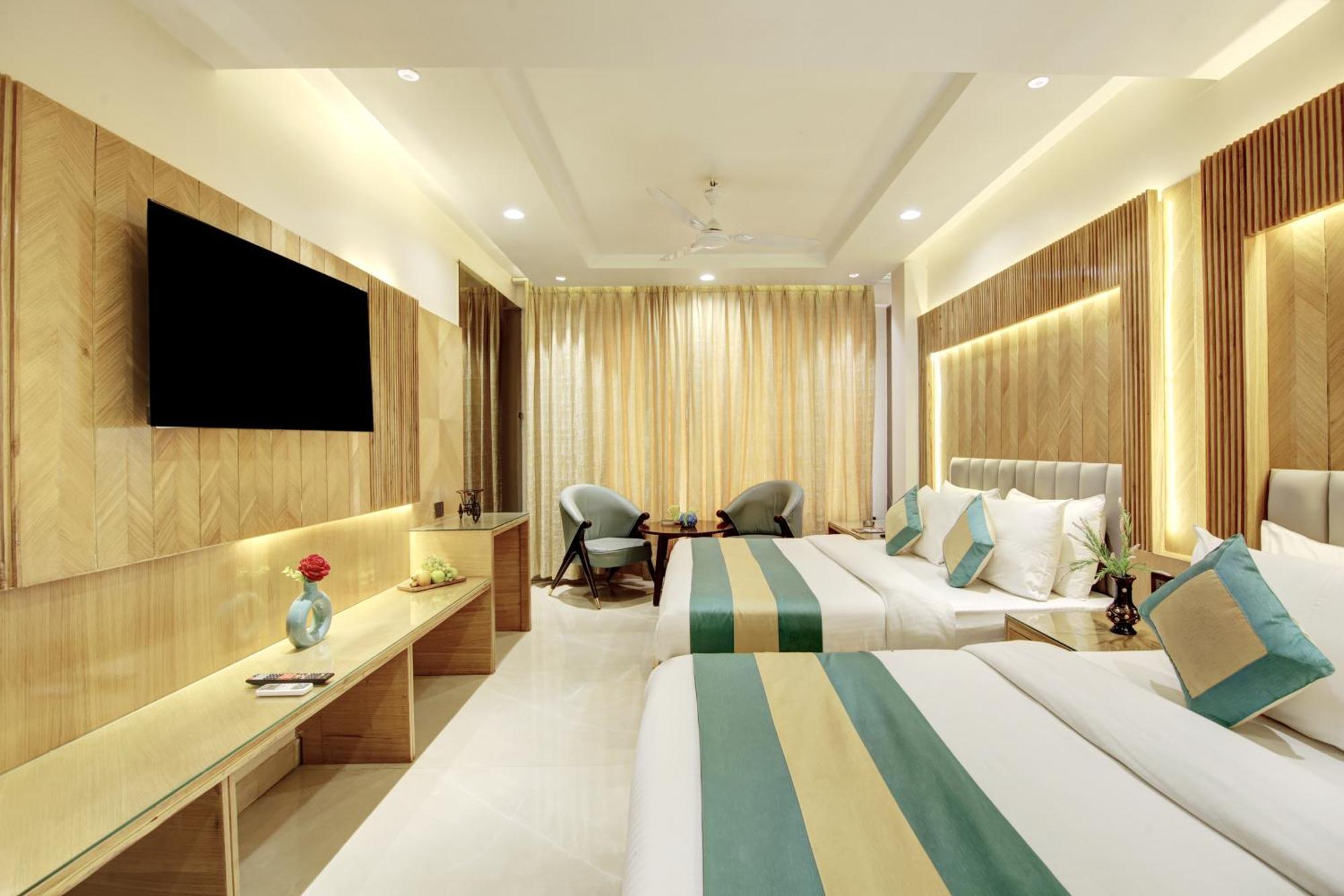 Hotel Krishna Plaza 'New Delhi' - By M S Hospitality Buitenkant foto
